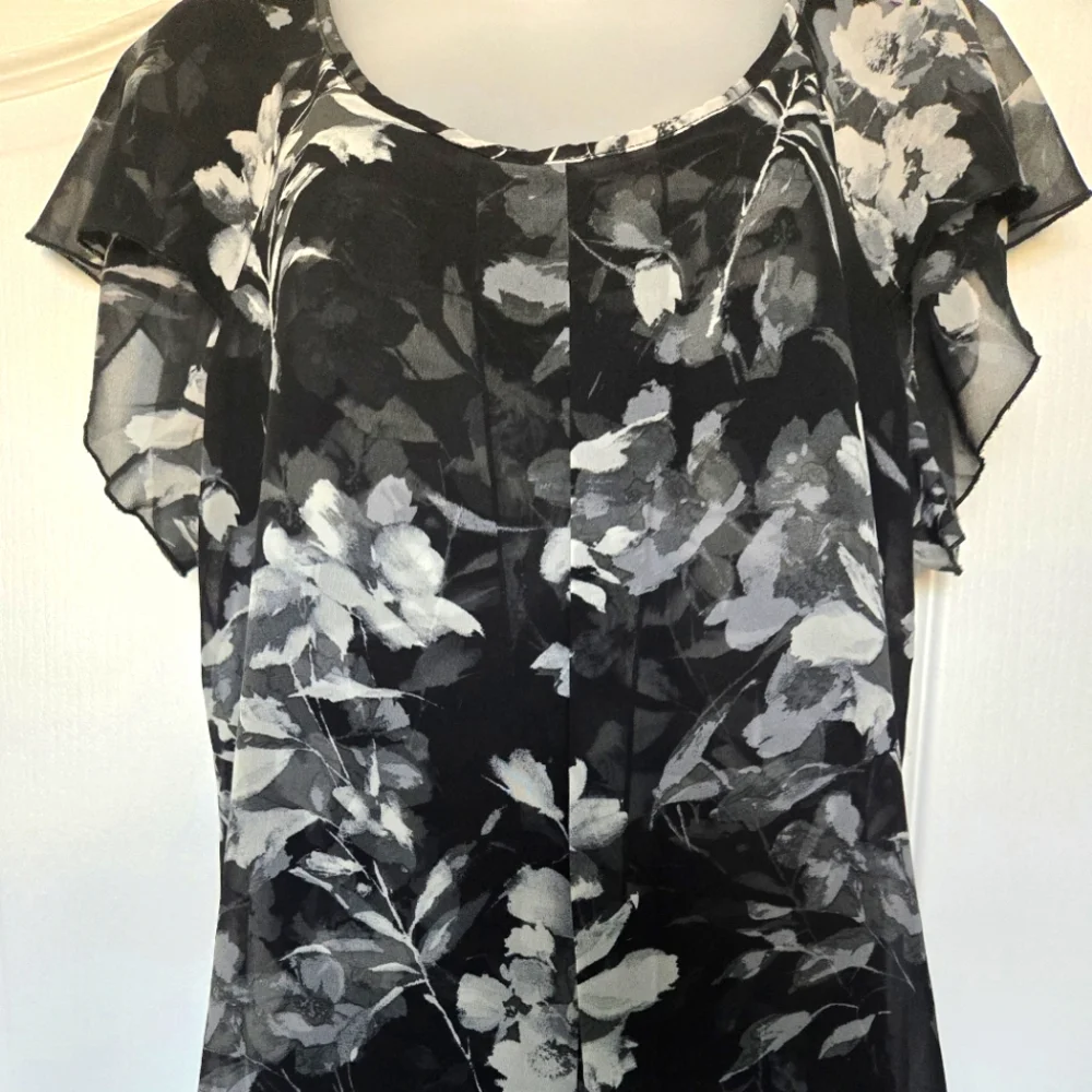 🐟🐟Roz and Ali Black and Grey Floral Chiffon Blouse Size Large